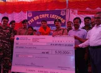 आतंक फैलाकर सरकार की नाक में दम करो… फिर सरेंडर कर इनाम की रकम हड़पो ! नक्सली वीरेंद्र यादव का सरेंडर