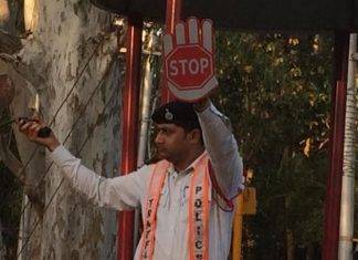 चंडीगढ़ में यातायात पुलिस कर्मियों के तीसरे हाथ का राज चंडीगढ़