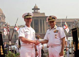 भारत के दौरे पर आये अमेरिकी नौसेना के प्रमुख एडमिरल जॉन माइकल रिचर्डसन नौसेना