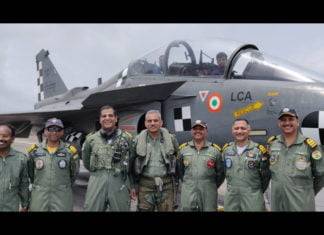 भारतीय नौसेना ने पहली बार समुद्र में हल्का लड़ाकू विमान उतारा
