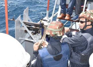 राजनाथ सिंह ने मशीनगन चलाई, 24 घंटे समुद्र में आईएनएस विक्रमादित्य पर रहे