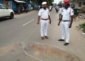 पुलिस सड़कों के गड्ढे भरे, जनता की मदद ले और तस्वीरें शेयर करें