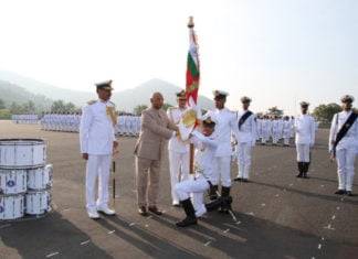 राष्ट्रपति रामनाथ कोविंद ने भारतीय नौसेना अकादमी को ध्वज प्रदान किया