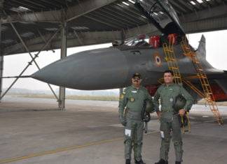 पंजाब के राज्यपाल वीपीएस बदनौर ने फाइटर सुखोई में उड़ान भरी