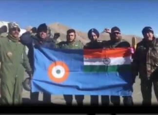 वायु योद्धाओं का लेह में स्काई डाइव लैंडिंग का गज़ब रिकॉर्ड