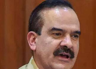 मुंबई के पूर्व पुलिस कमिश्नर परम बीर के खिलाफ एफआईआर दर्ज आईपीएस अधिकारी परमबीर सिंह