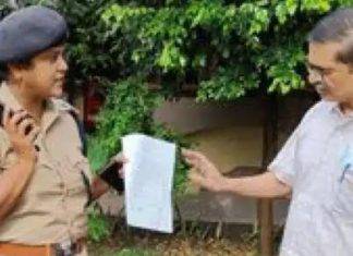 अपनी ही पुलिस ने पूर्व वरिष्ठ आईपीएस अमिताभ ठाकुर को नज़रबंद किया अमिताभ ठाकुर