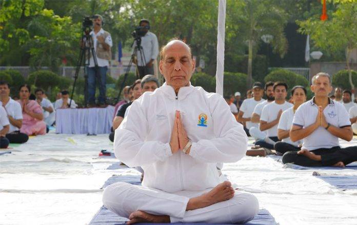 Rajnath-Singh-Yoga-1 ਰਾਜਨਾਥ ਸਿੰਘ