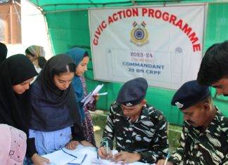 सीआरपीएफ का चिकित्सा शिविर , 300 लोगों का मुफ्त इलाज किया गया