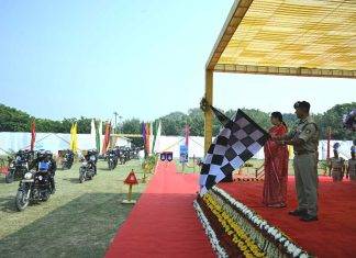 Smriti Irani  flagged off CRPF’s 100 women bikers at  Delhi