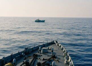 नौसेना ने समुद्र में 48 घंटे से फंसे मछुआरों को बचाया