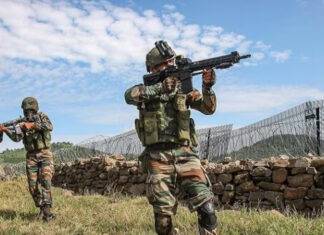 सुप्रीम कोर्ट की सेना को फटकार , HIV+ बता निकाले गए हवलदार को सेना देगी 50 लाख का मुआवजा