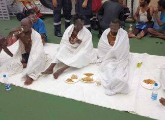 समुद्र में फंसी नौका में आग : तटरक्षकों ने झुलसे मछुआरों को बचाया