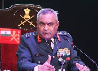 सेनाध्यक्ष जनरल पांडे को मिला सेवा विस्तार , कौन बनेगा अगला भारतीय सेना प्रमुख ?