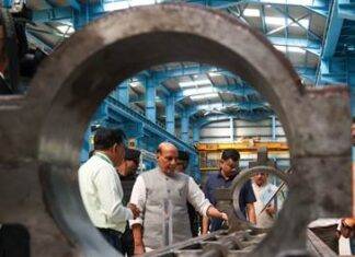 ਇੱਥੇ ਵੱਖ-ਵੱਖ ਤਰ੍ਹਾਂ ਦੀਆਂ ਬੰਦੂਕਾਂ ਬਣਾਈਆਂ ਗਈਆਂ ਹਨ, ਜਿਨ੍ਹਾਂ ਨੂੰ ਦੇਖਣ ਲਈ ਰੱਖਿਆ ਮੰਤਰੀ ਆਏ ਸਨ