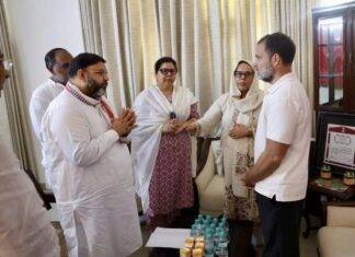 आईपीएस वाई पूरन कुमार सुसाइड केस : राहुल गांधी शोकाकुल परिवार से मिले, ओपी सिंह हरियाणा के कार्यवाहक डीजीपी बने