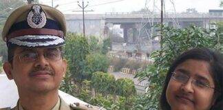 Former IG Amitabh Thakur arrested in moving train in UP Former IPS officer Amitabh Thakur with his wife Nutan Thakur (file photo)