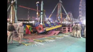 सूरजकुंड अंतर्राष्ट्रीय आत्मनिर्भर क्राफ्ट मेले  में मनोरंजन क्षेत्र  जिस जगह यह पेंडुलम झूला गिरा .