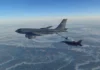 ਇੱਕ ਅਮਰੀਕੀ ਹਵਾਈ ਫੌਜ ਦਾ KC-135 ਜਹਾਜ਼ ਹਵਾ ਵਿੱਚ ਦੂਜੇ ਜਹਾਜ਼ ਨੂੰ ਰਿਫਿਊਲ ਕਰ ਰਿਹਾ ਹੈ (ਫਾਈਲ ਫੋਟੋ)