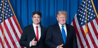 अमेरिका के राष्ट्रपति डोनाल्ड ट्रम्प के साथ आतंकवाद निरोधक संगठन 'नेशनल काउंटर टेररिज्म सेंटर' के प्रमुख जोसेफ केंट ( फाइल फोटो )