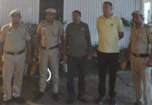 दिल्ली में ब्रिगेडियर और उनके बेटे पर हमला : दो गिरफ्तार लेकिन पुलिस की कार्यशैली उठे सवाल ब्रिगेडियर परमिंदर सिंह अरोड़ा और उनके बेटे तेजस सिंह अरोड़ा पर हमले के मामले में गिरफ्तार अभियुक्त सतेन्द्र चौधरी और संजय शर्मा .