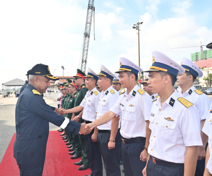 Rear Admiral Alok Ananda, Flag Officer Commanding Eastern Fleet (FOCEF) met Vietnamese People's Navy personnel.