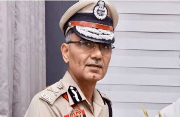 त्रिपुरा के डीजीपी अनुराग धनकड़ जिनका शव सोमवार को ऑफिस में मिला (फाइल फोटो ). त्रिपुरा के डीजीपी अनुराग धनकड़ जिनका शव सोमवार को ऑफिस में मिला (फाइल फोटो ).