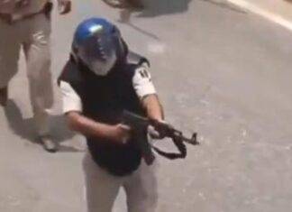 Police to withdraw cases against protesters in Bihar : State Home Department A police officer aiming an AK-47 at protesters in Siwan, Bihar.