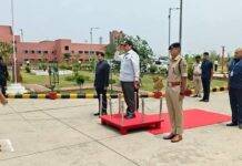 ‘ खटखट..खटखट.. नहीं करते ‘ गवर्नर सैयद अता हसनैन ने बिहार पुलिस को दिए सलामी टिप्स नालंदा के कार्यक्रम के दौरान बिहार के राज्यपाल सैयद अता हसनैन ने पुलिस को गार्ड ऑफ़ ऑनर के तरीके समझाए