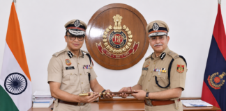 आईपीएस सतीश गोलचा ने अनुराग कुमार को अपनी जगह दिल्ली पुलिस की कमान सौंपते समय बैटन थमाई.