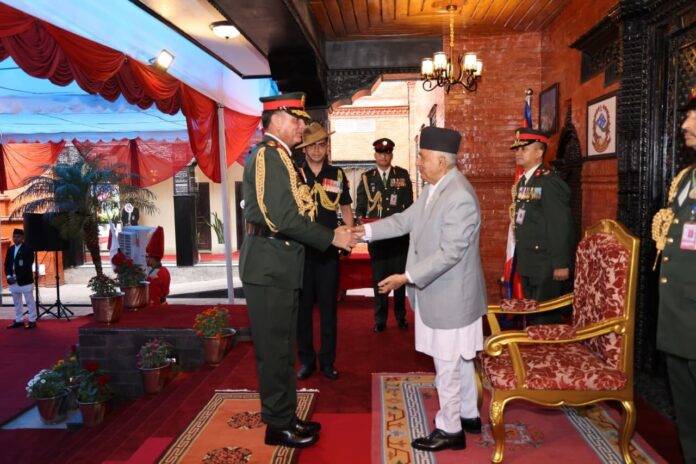राष्ट्रपति ने रामचन्द्र पौडेल ने भारत के सेनाध्यक्ष जनरल धीरज सेठ को नेपाल सेना के मानद जनरल का रैंक प्रदान किया.