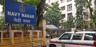 मुंबई में नौसैनिक, पत्नी और बच्चों के शव मिले , हत्या और आत्महत्या का मामला मुंबई का नेवी नगर क्षेत्र जहां नाविक पूरणमल शंभूलाल मेहरा का परिवार रहता था.