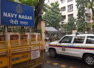 मुंबई में नौसैनिक, पत्नी और बच्चों के शव मिले , हत्या और आत्महत्या का मामला मुंबई का नेवी नगर क्षेत्र जहां नाविक पूरणमल शंभूलाल मेहरा का परिवार रहता था.