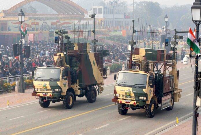 परेड के दौरान भारतीय सेना की सिग्नल कोर की टुकड़ी अपने यंत्रों के साथ . परेड के दौरान भारतीय सेना की सिग्नल कोर की टुकड़ी अपने यंत्रों के साथ .