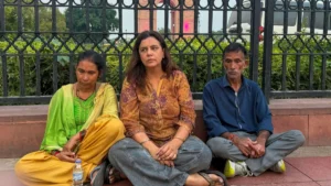 धरने पर बैठे अंकिता के माता पिता
