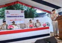 Delhi’s Top Cop assured effective redressal of police personnel grievances Delhi Police Commissioner Anurag Kumar addressed police personnel during Sampark Sabha at Traffic Police Headquarters in Todapur.