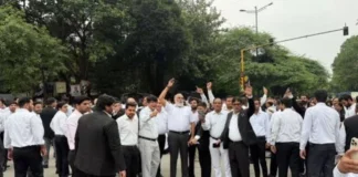 Delhi Police ACP Manasvi Vashistha and SHO Arun Kumar transferred, Lawyers call off strike Lawyers in Delhi call off their strike.