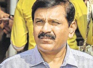 सीबीआई के अंतरिम निदेशक रहे आईपीएस एम नागेश्वर राव अब सियासत में कूदे सेवानिवृत्त आईपीएस अधिकारी नागेश्वर राव ने राजनीति में आने का ऐलान किया . ( फाइल फोटो )